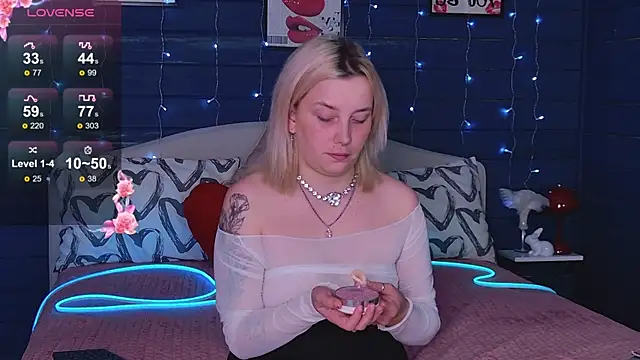 Snapshot of Crystal__Jull chatting on 05/14/26, 10:16 Crystal Jull online show from 05/14/26, 10:16