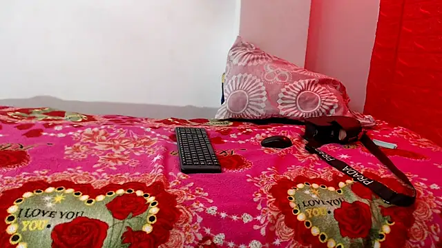 maidycute18 online show from 05/14/26, 07:42