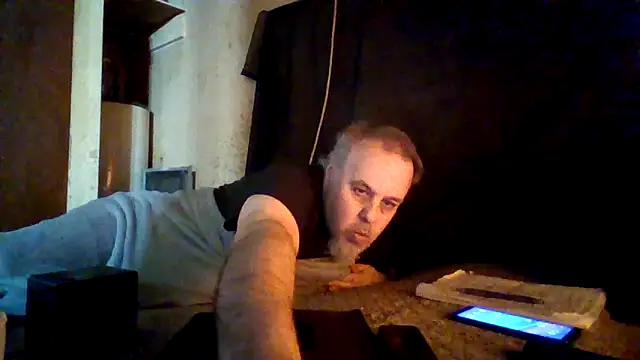 Snapshot of Nightshade1195 chatting on 05/13/26, 04:04 Nightshade1195 online show from 05/13/26, 04:04