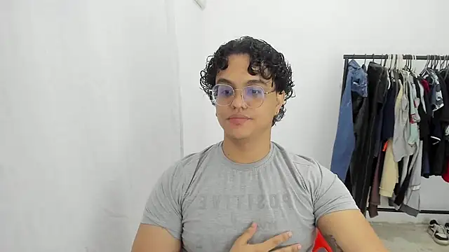 Donatello versus online show from 04/20/26, 11:06