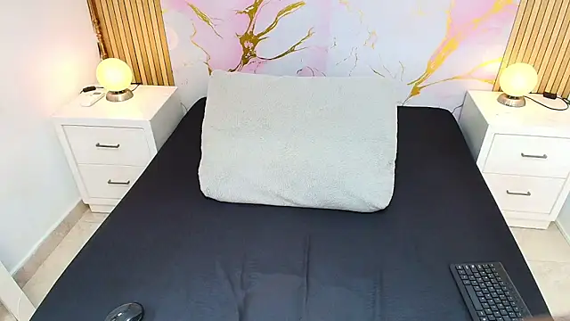PaulineKosh online show from 06/06/26, 03:28