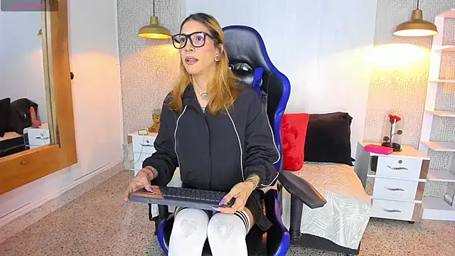 JessieGarvet19 online show from 05/22/26, 04:52