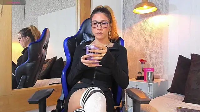 JessieGarvet19 online show from 06/12/26, 04:44