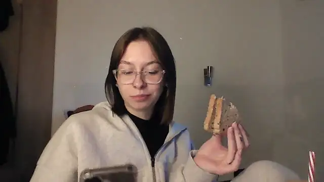 JuicyErika online show from 05/14/26, 07:42
