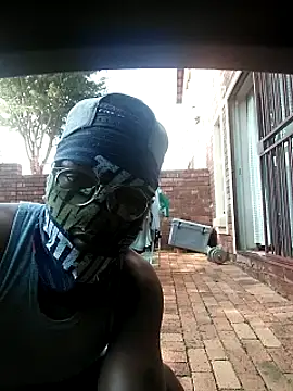 Snapshot of LunjeSA chatting on 06/10/26, 11:31 LunjeSA online show from 06/10/26, 11:31