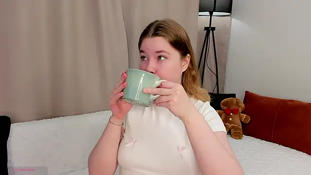 Snapshot of MERRIEMS chatting on 05/09/26, 01:11 MERRIEMS online show from 05/09/26, 01:11