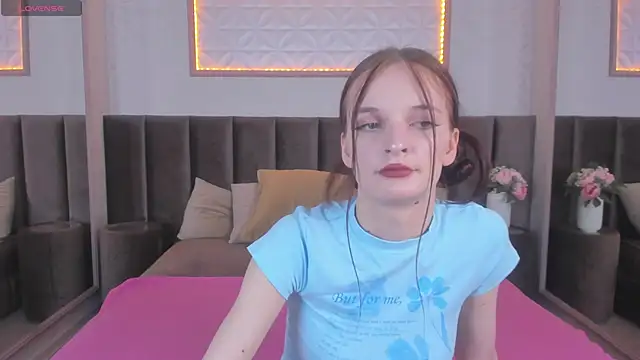 AliciaCore online show from 06/12/26, 08:41