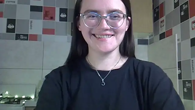 Miss Tinakiss online show from 04/21/26, 05:50