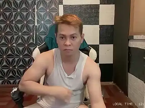 FuckMeeGUYS online show from 05/25/26, 04:18