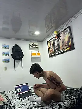 Jackdaniel001  online show from 06/01/26, 04:47