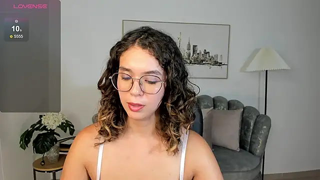 Snapshot of sienna_luxor chatting on 05/15/26, 11:56 sienna luxor online show from 05/15/26, 11:56