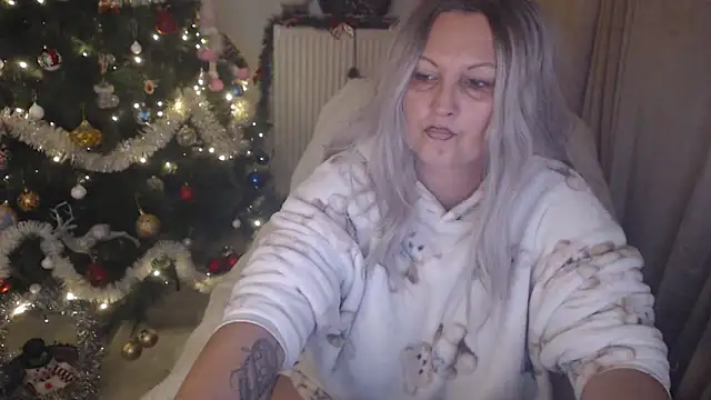 Divineblond online show from 12/21/25, 10:28