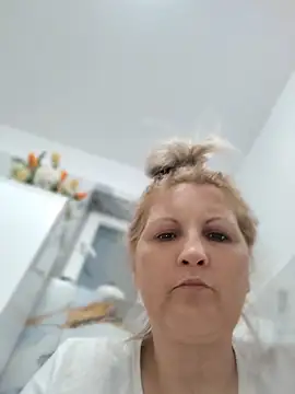 Divineblond online show from 04/28/26, 05:51