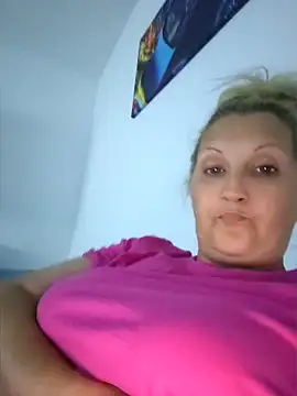 Snapshot of Divineblond chatting on 06/03/26, 10:26 Divineblond online show from 06/03/26, 10:26