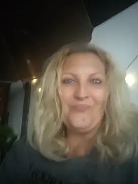 Snapshot of Divineblond chatting on 06/11/26, 07:34 Divineblond online show from 06/11/26, 07:34