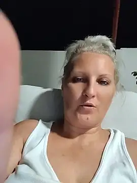 Snapshot of Divineblond chatting on 06/29/26, 11:05 Divineblond online show from 06/29/26, 11:05