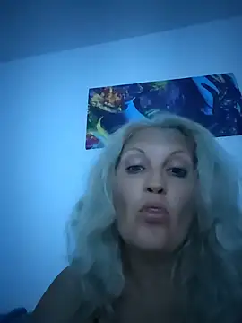 Snapshot of Divineblond chatting on 07/05/26, 10:28 Divineblond online show from 07/05/26, 10:28