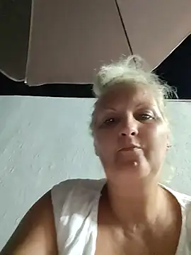 Snapshot of Divineblond chatting on 07/06/26, 08:55 Divineblond online show from 07/06/26, 08:55