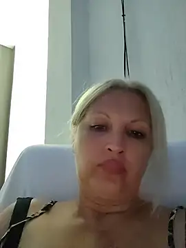 Snapshot of Divineblond chatting on 07/08/26, 06:34 Divineblond online show from 07/08/26, 06:34