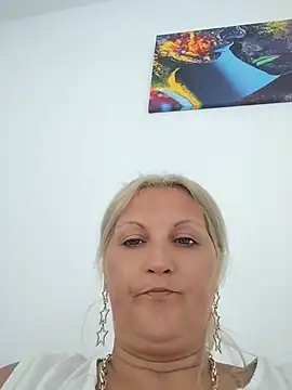 Snapshot of Divineblond chatting on 07/12/26, 11:23 Divineblond online show from 07/12/26, 11:23