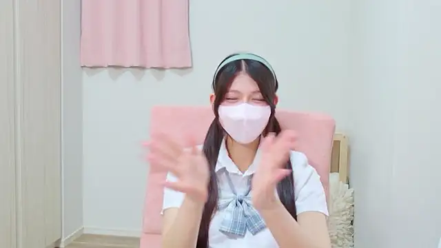 Lina caro  online show from 04/24/26, 12:29