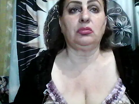 LoaqLovew online show from 05/11/26, 09:04