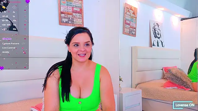 Isabellaa Reyes online show from 05/19/26, 12:55