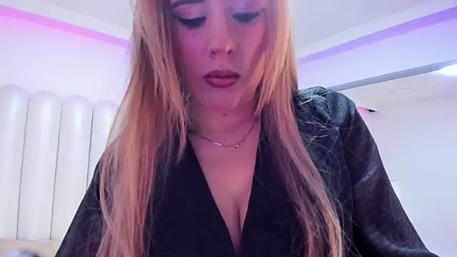AndreinaOwen online show from 05/01/26, 12:10