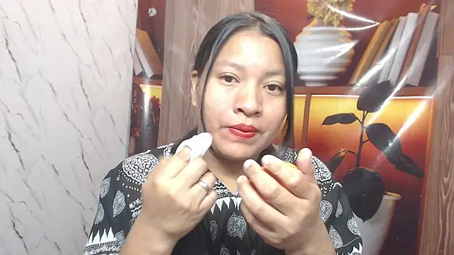 Snapshot of Sol_vannesa chatting on 05/18/26, 11:43 Sol vannesa online show from 05/18/26, 11:43