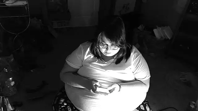 Snapshot of princessghostiii chatting on 05/02/26, 12:04 princessghostiii online show from 05/02/26, 12:04