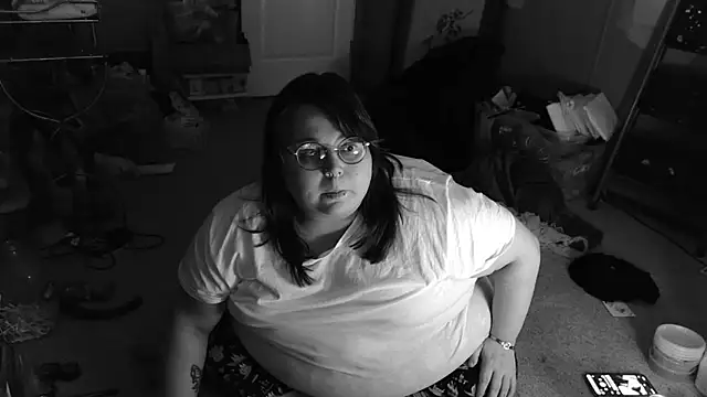Snapshot of princessghostiii chatting on 05/03/26, 02:06 princessghostiii online show from 05/03/26, 02:06