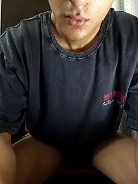 Snapshot of skinny_raj chatting on 05/16/26, 08:07 skinny raj online show from 05/16/26, 08:07