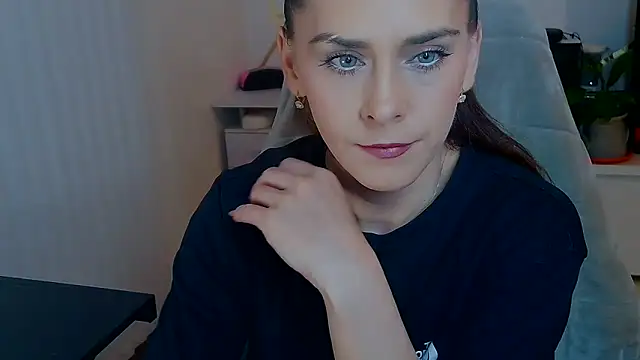 khalessi13 online show from 05/12/26, 09:45