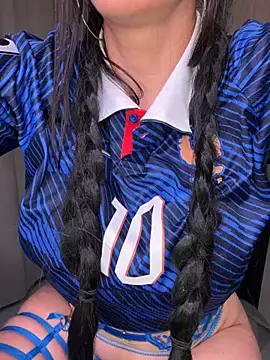 Giulia hood online show from 06/22/26, 01:41