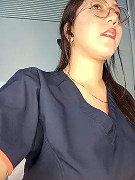 Chloe Thomsoon  online show from 05/03/26, 08:26