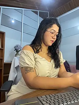Chloe Thomsoon  online show from 05/31/26, 11:50
