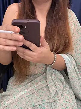 Naughty-Shreenn online show from 06/11/26, 07:56
