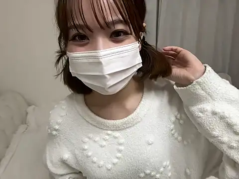 hiyo vv  online show from 04/24/26, 02:47