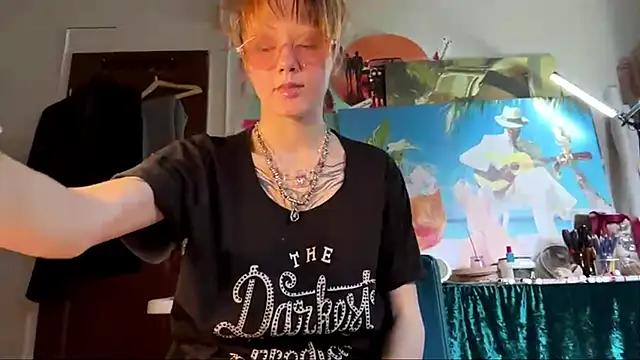 Snapshot of sarawhisperr chatting on 05/02/26, 12:10 sarawhisperr online show from 05/02/26, 12:10