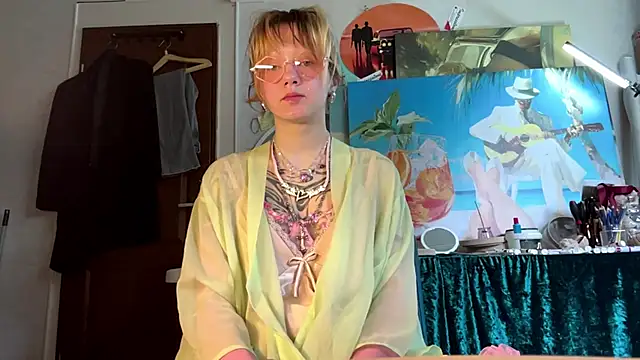Snapshot of sarawhisperr chatting on 05/03/26, 12:33 sarawhisperr online show from 05/03/26, 12:33