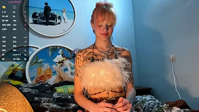 Snapshot of sarawhisperr chatting on 06/05/26, 06:35 sarawhisperr online show from 06/05/26, 06:35