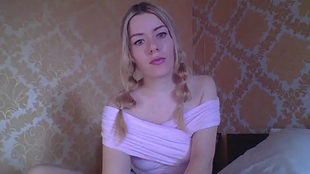 Snapshot of Softy_Aura_ chatting on 05/14/26, 11:39 Softy Aura online show from 05/14/26, 11:39