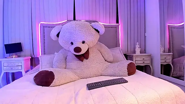 mariana  thompson online show from 07/04/26, 03:02