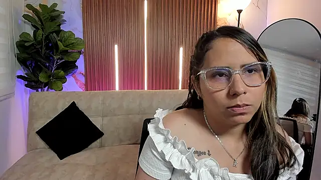 Sharon rhodes  online show from 04/26/26, 02:15
