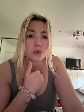 LaurasStar online show from 05/10/26, 10:09
