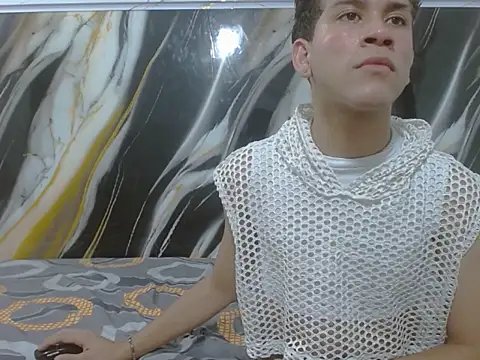 LAYAN FEMBOY online show from 05/08/26, 11:21