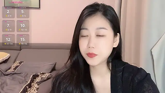 Snapshot of F-Yuwei chatting on 05/27/26, 02:36 F-Yuwei online show from 05/27/26, 02:36