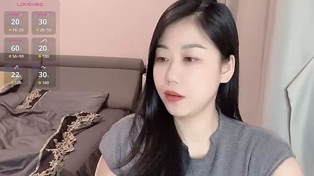 Snapshot of F-Yuwei chatting on 05/30/26, 01:19 F-Yuwei online show from 05/30/26, 01:19