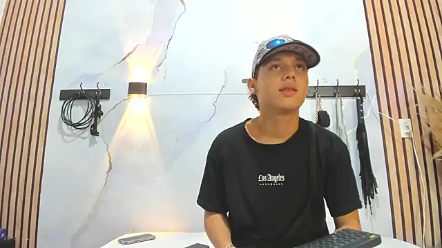 AxelAndCloe online show from 06/16/26, 04:04