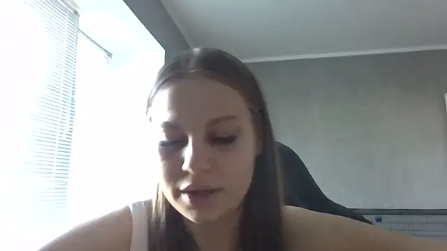  Linsyy ee  online show from 05/08/26, 02:33
